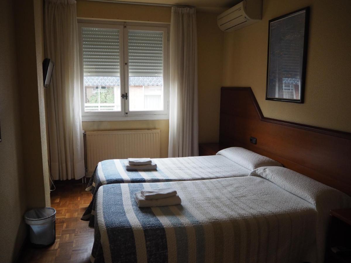 Pension Acella Pamplona Exteriör bild
